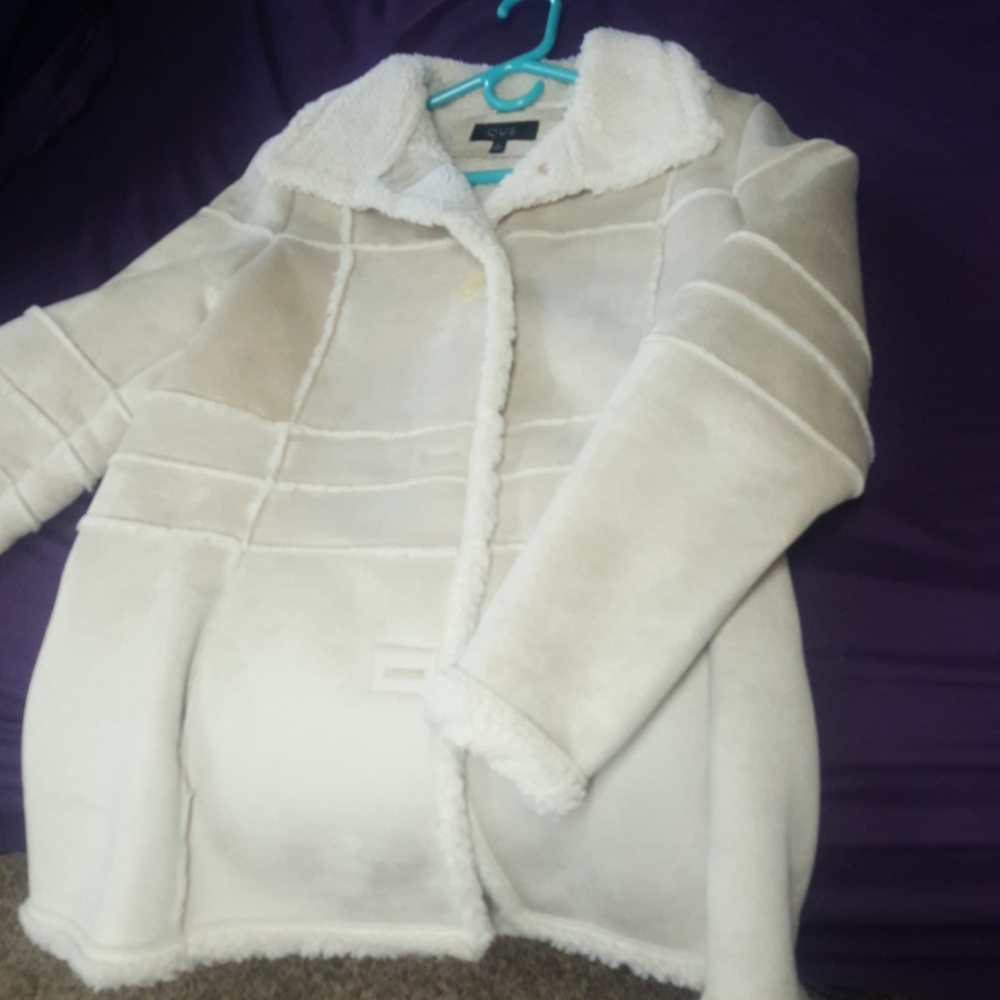 Q.u.e. sheepskin coat